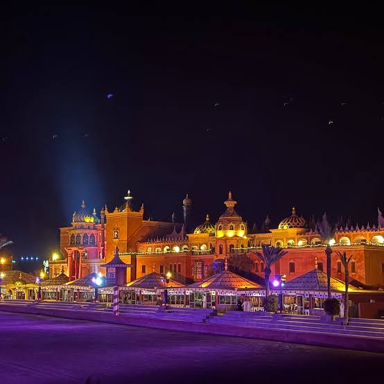 Cena y espectáculo de fantasía en Chez Ali (Experiencia 4 horas ) Precio total 55€ por persona 🔒Reserva tu plaza con una señal de 10€ y paga el resto el día de la excursión