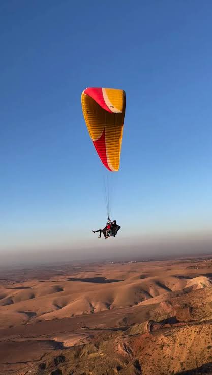 🪂 Parapente en Marrakech – Vuela sobre el Atlas: (Actividad de medio día) Precio 65€ 🔒Reserva tu plaza con una señal de 20€ por persona y paga el resto el día de la excursión